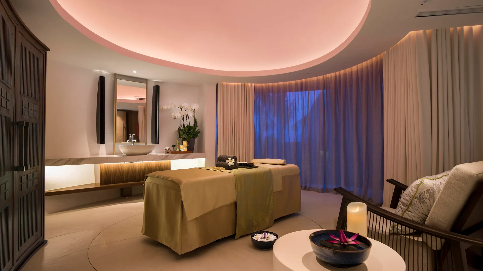 Radisson Blu Resort Cam Ranh Nha Trang 5*, Mieu Ong Vietnam