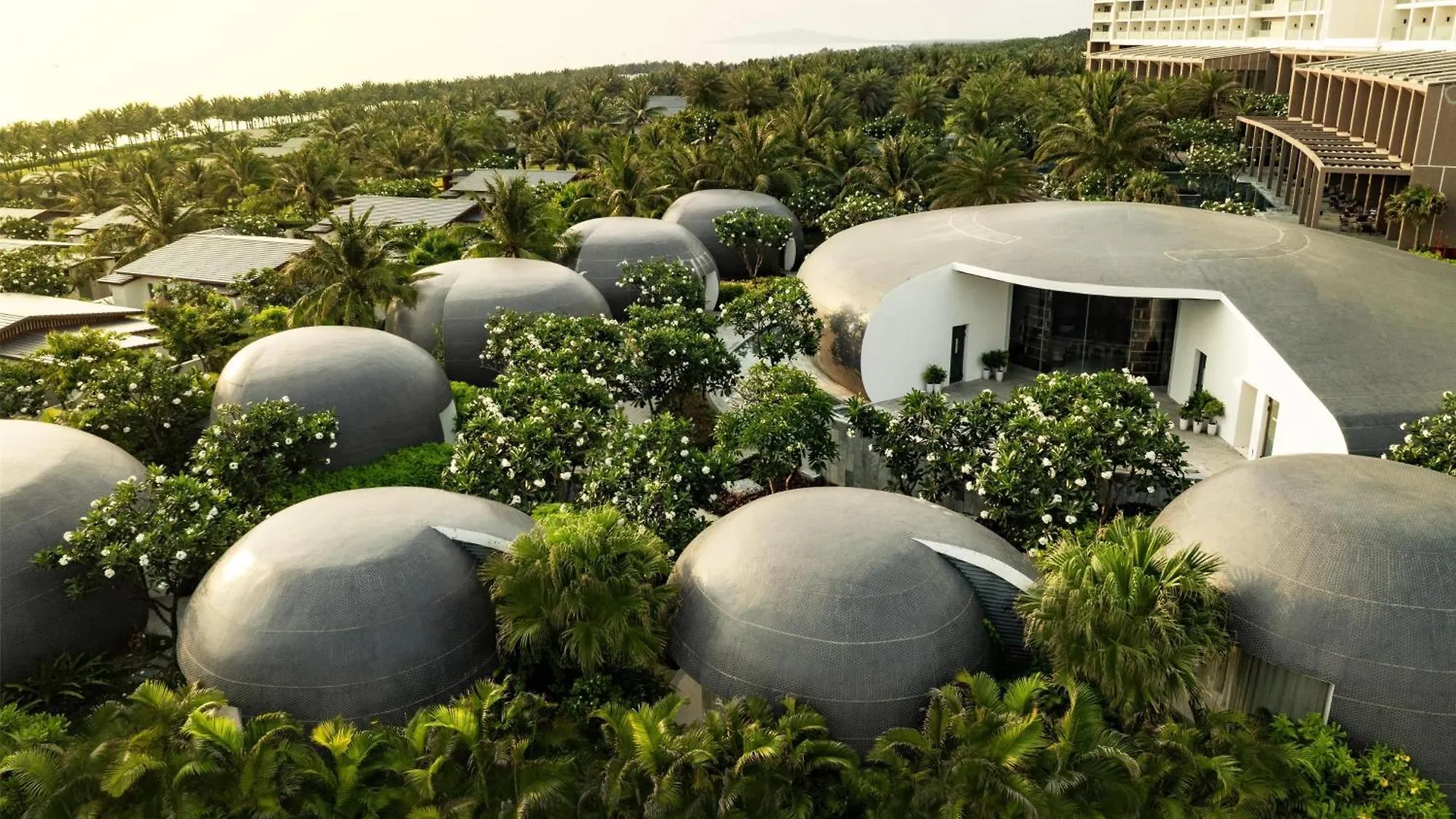 Radisson Blu Resort Cam Ranh Nha Trang  Mieu Ong