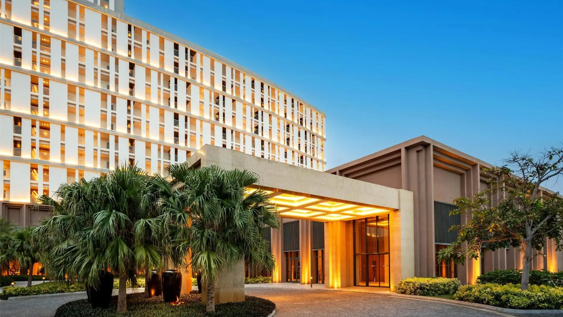 Radisson Blu Resort Cam Ranh Nha Trang 5*, Mieu Ong Vietnam